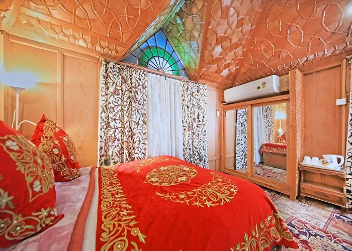 Hareem Group Of Houseboats